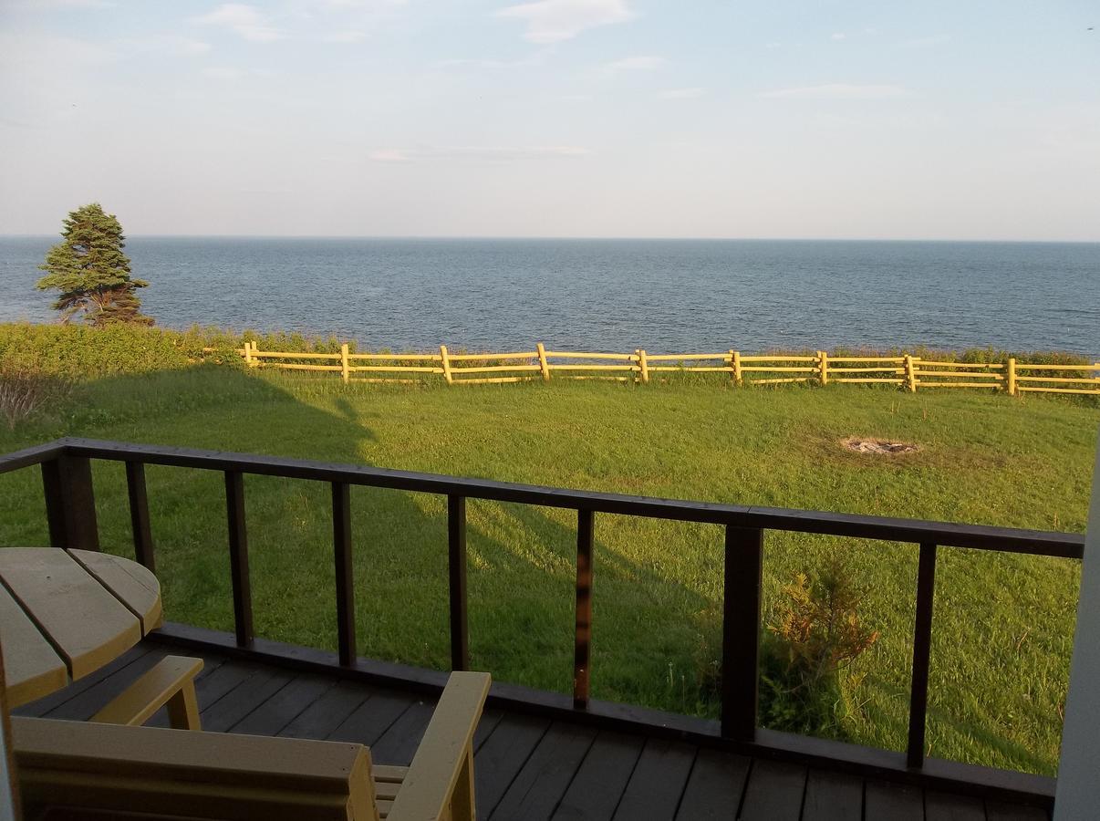 Les Chalets Brise-De-Mer Sainte-Therese-de-Gaspe Exterior foto